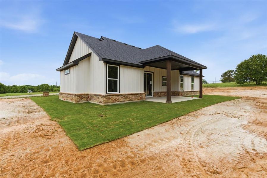 Exterior details and patio area of a home in , Weatherford (Image 22).