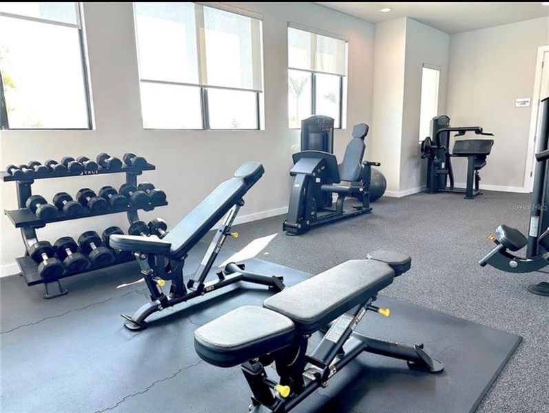 Community amenities in , Englewood (Image 13).
