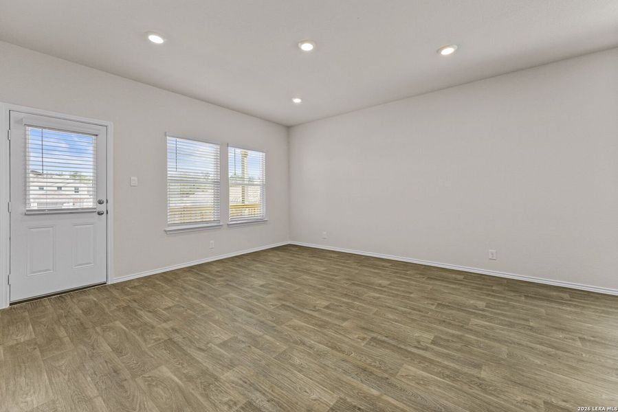 Spacious, unfurnished interior of a new home in Hunters Ranch, San Antonio (Image 20).