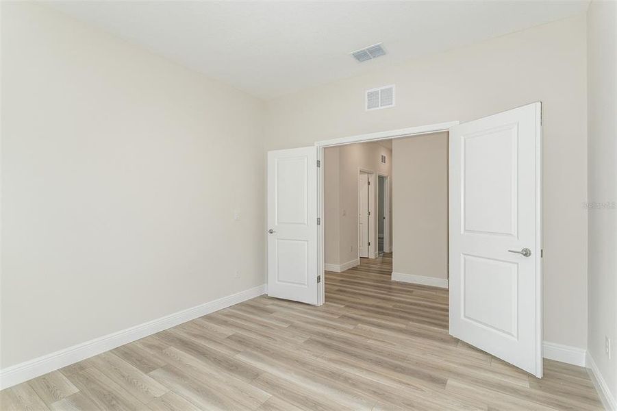 Spacious, unfurnished interior of a new home in Pasadena Woods, Dade City (Image 20).