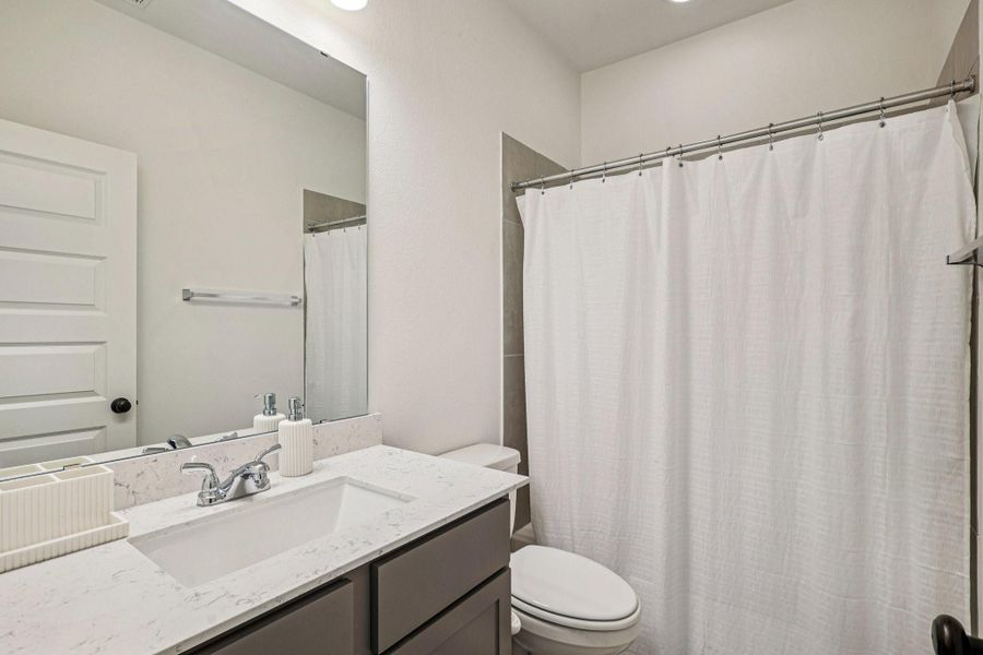 Furnished interior view inside a new home in Sienna, Missouri City (Image 34).