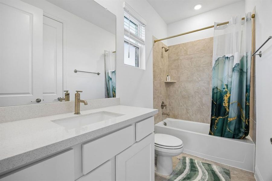 Furnished interior view inside a new home in , Northlake (Image 5).