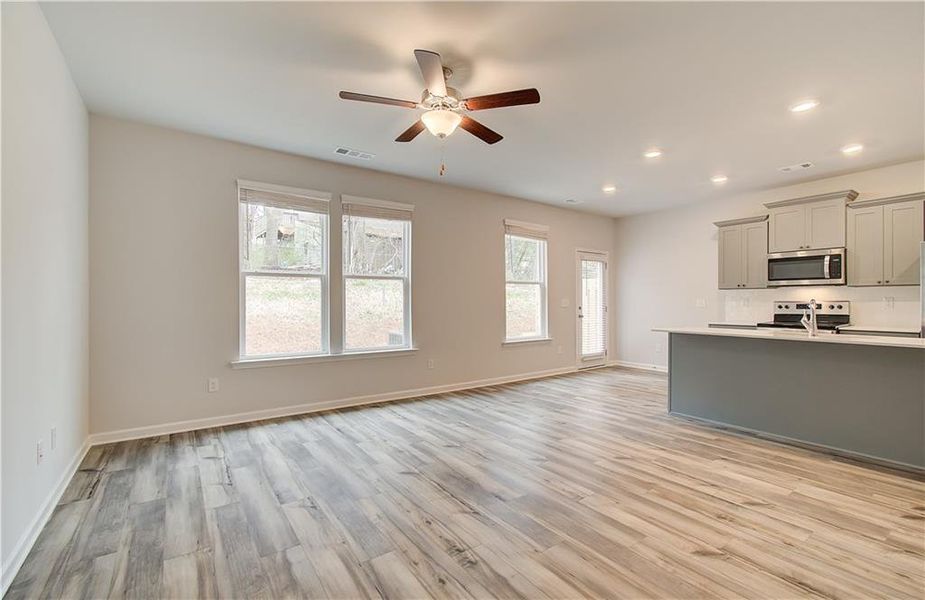 Spacious, unfurnished interior of a new home in Diamante, Stockbridge (Image 9).