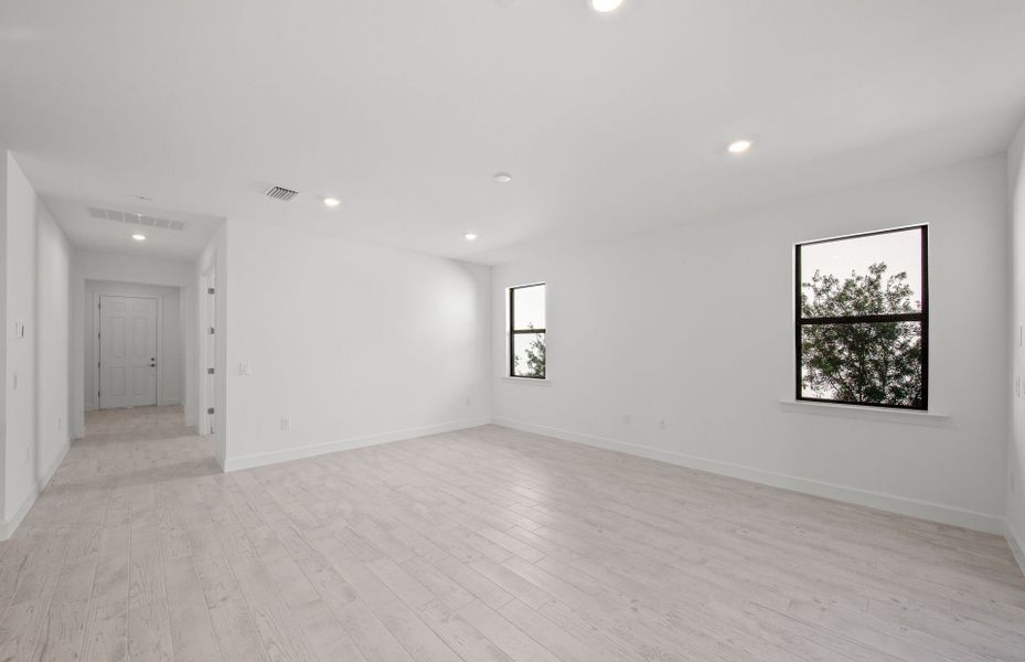 Spacious, unfurnished interior of a new home in Terreno, Naples (Image 15).