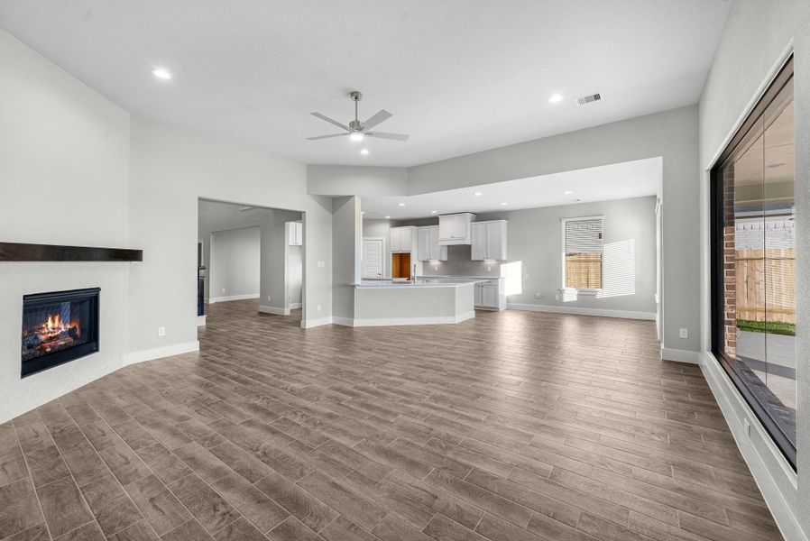 Spacious, unfurnished interior of a new home in Briarwood Crossing, Rosenberg (Image 29).