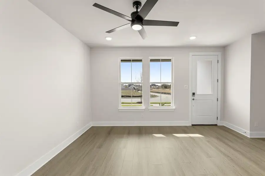 04. 3136 Lenton - Family