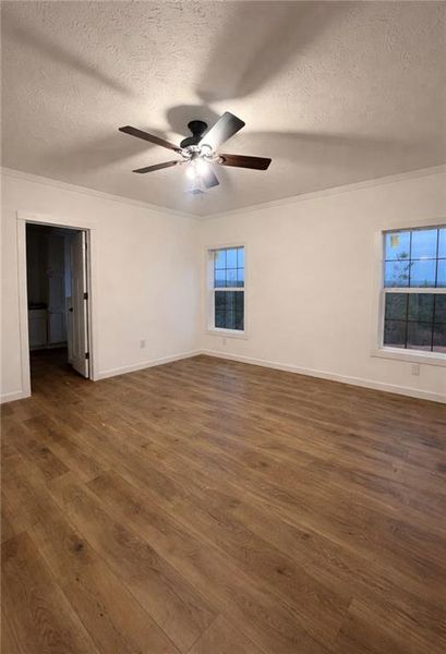 Spacious, unfurnished interior of a new home in , Cave Spring (Image 17).