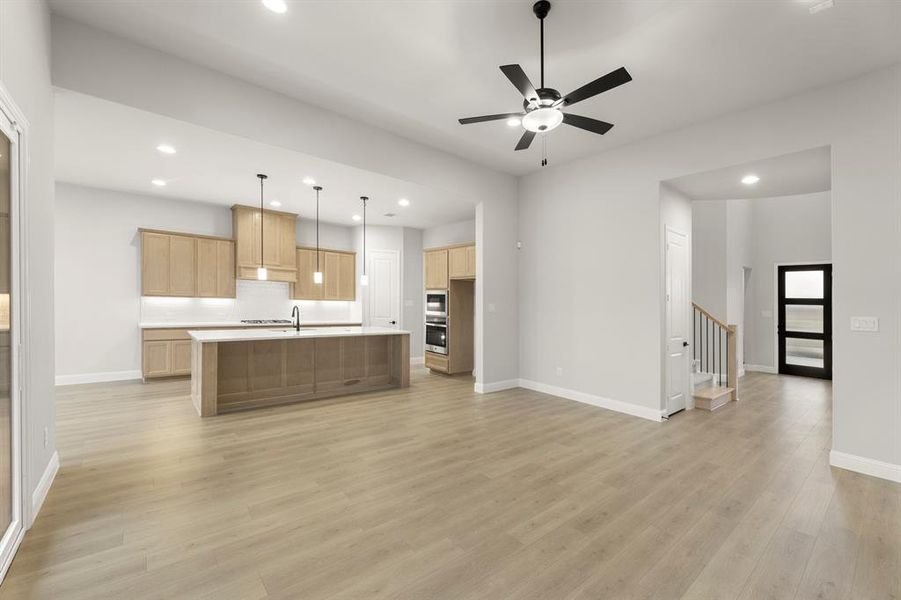 08. 2101 Clairmount - Family (2)