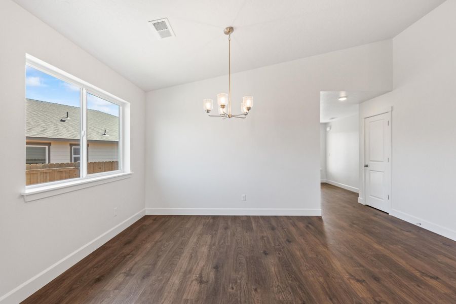 Spacious, unfurnished interior of a new home in IronHorse, Prineville (Image 19). Spacious, unfurnished interior of a new home in IronHorse, Prineville (Image 19).