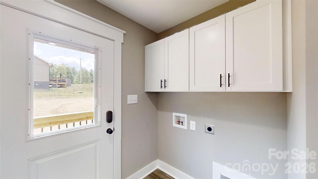 Spacious, unfurnished interior of a new home in , Lawndale (Image 13).