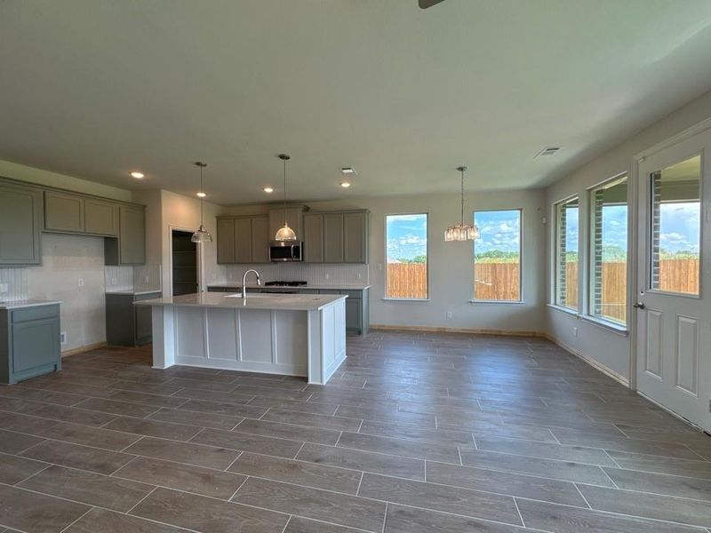 Spacious, unfurnished interior of a new home in Cedar Ridge Estates, Anna (Image 13).