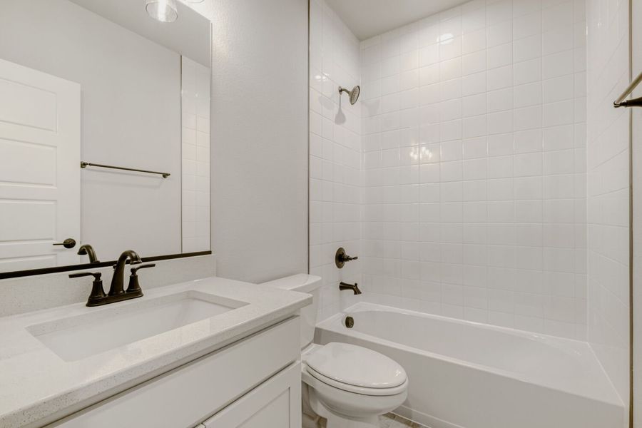 8022 Pennydale - Full Bathroom