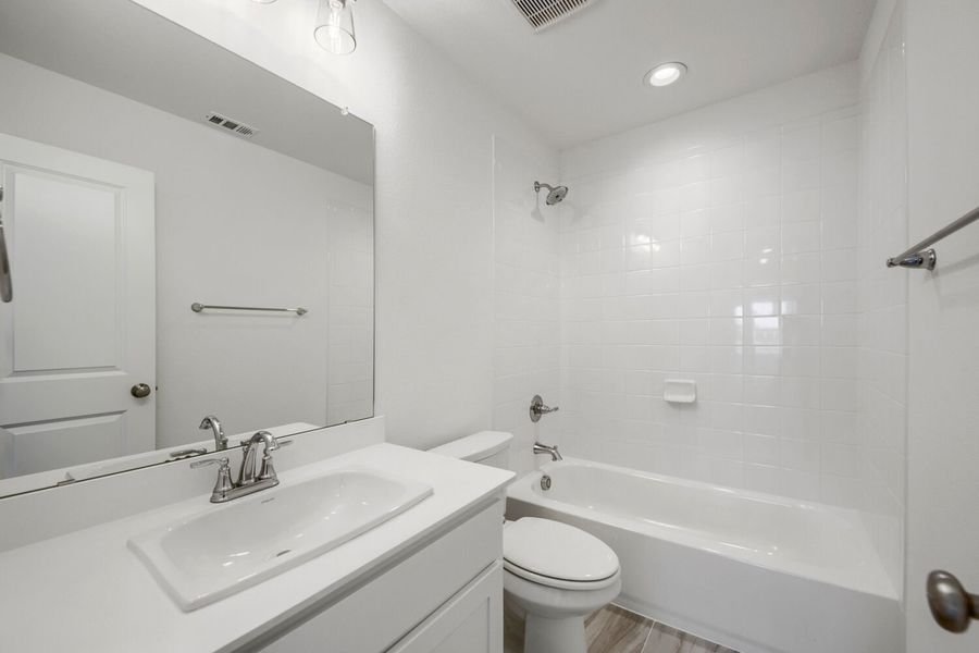 11529 Vesper - Full Bathroom