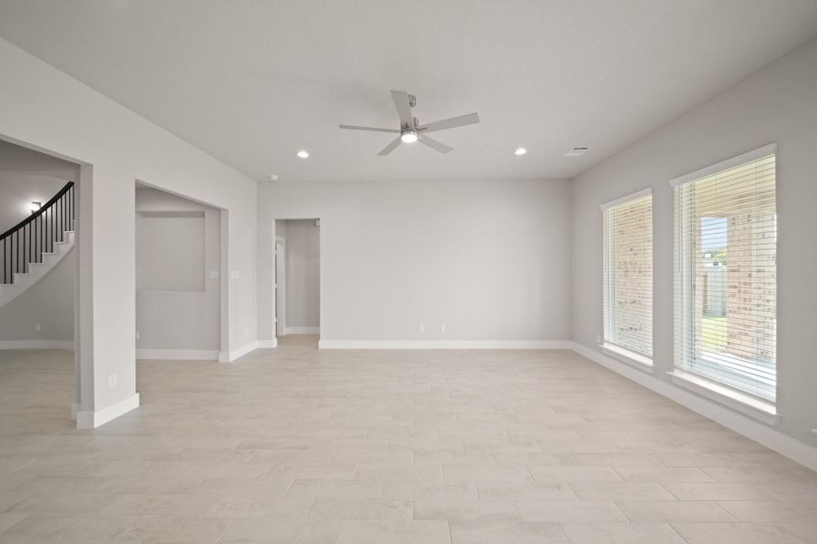 Spacious, unfurnished interior of a new home in Morton Creek Ranch, Katy (Image 32).