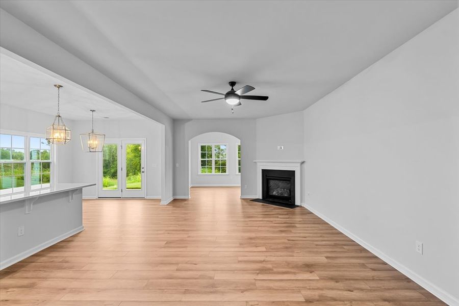 Spacious, unfurnished interior of a new home in Fieldstone, Lexington (Image 18).