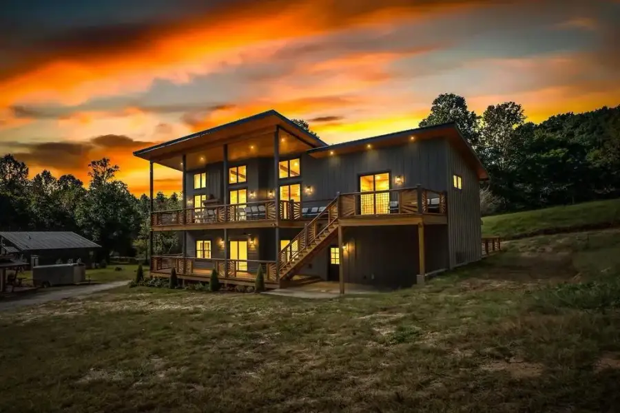 Exterior details and patio area of a home in , Blue Ridge (Image 32).