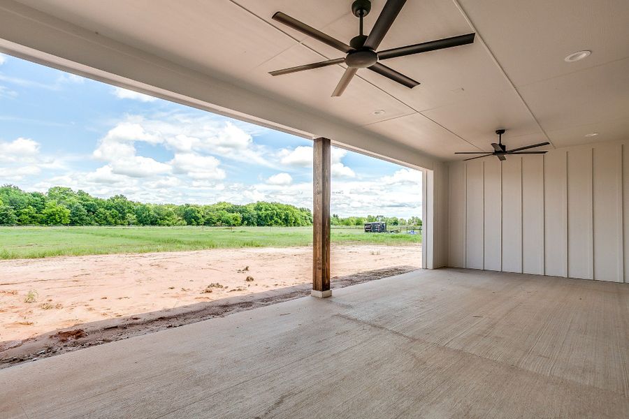 Representative exterior details of a home built from the Abrams by Trinity Classic Homes in Freeman Ranch, Weatherford (Image 4).
