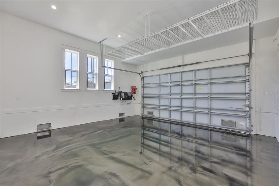 Spacious, unfurnished interior of a new home in , Tampa (Image 86).