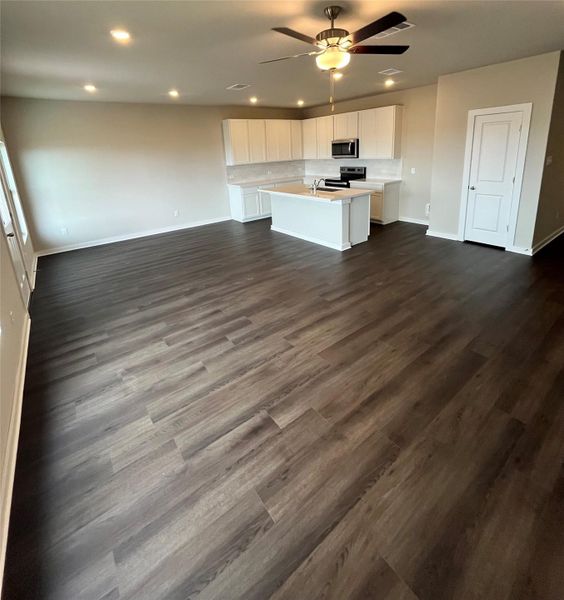 Family Room to Dining & Kitchen Family Room to Dining & Kitchen