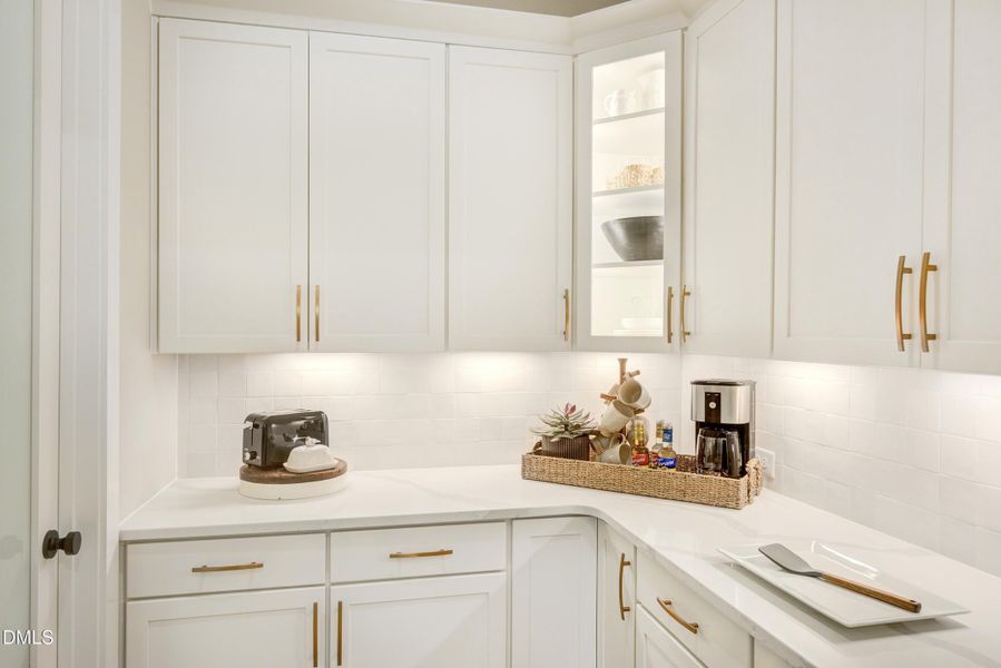 CRBT-0099-00_Ballentine E_Pantry