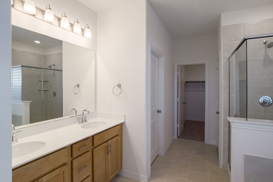Furnished interior view inside a new home in Saratoga, Aubrey (Image 10).