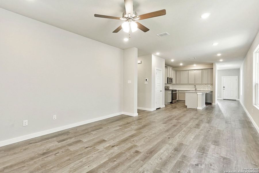 Spacious, unfurnished interior of a new home in Fairway Crossing 40s, San Antonio (Image 34). Spacious, unfurnished interior of a new home in Fairway Crossing 40s, San Antonio (Image 34).