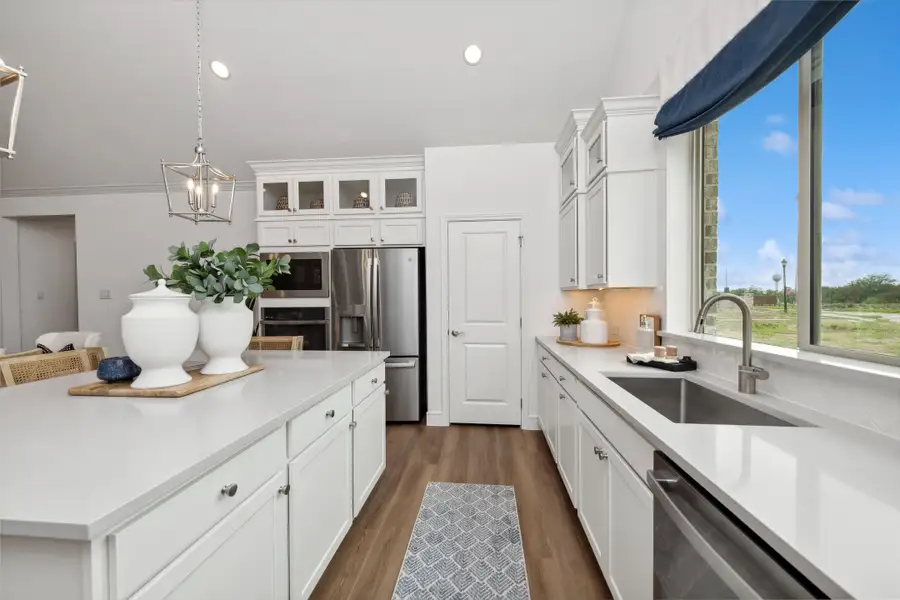 Kitchen with large island