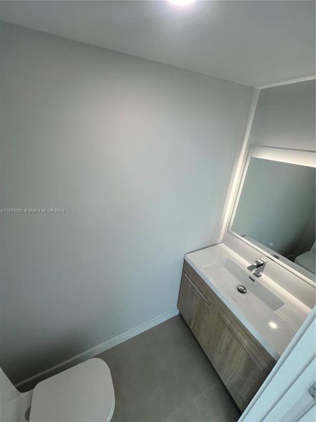 Spacious, unfurnished interior of a new home in , Key Largo (Image 24).