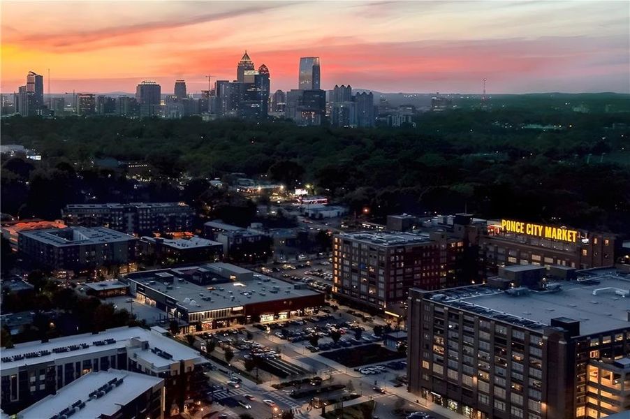 Condo located in Atlanta, GA showcasing its design and architecture (Image 22).