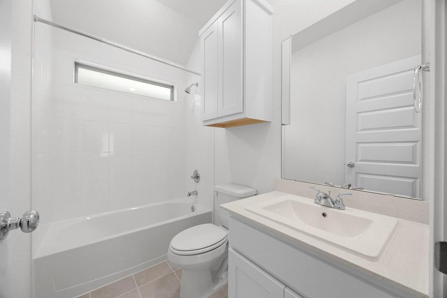 Furnished interior view inside a new home in Trinity Ranch, Elgin (Image 8).