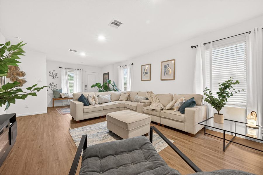 Another angle of the bright living room facing the entrance. Imagine laying back reading a good book. Another angle of the bright living room facing the entrance. Imagine laying back reading a good book.