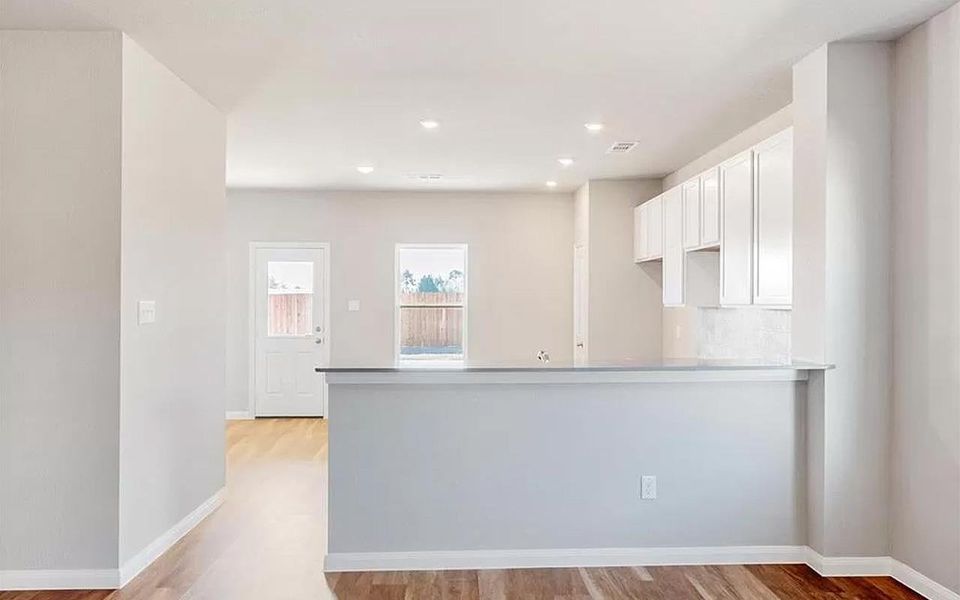 Spacious, unfurnished interior of a new home in Perkinsville, Chino Valley (Image 12).