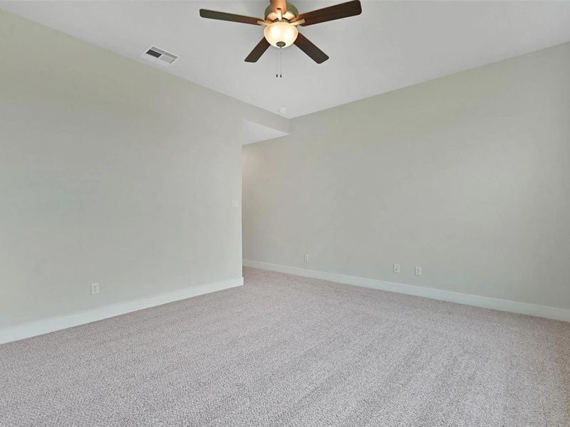 Spacious, unfurnished interior of a new home in Lago Mar, Santa Fe (Image 30).