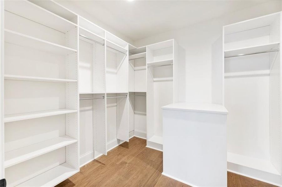 Spacious, unfurnished interior of a new home in , Alpharetta (Image 77). Spacious, unfurnished interior of a new home in , Alpharetta (Image 77).