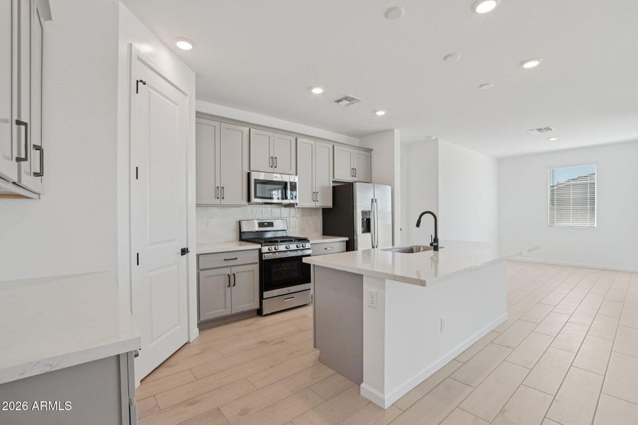 11-web-or-mls-W Bajada Rd-S2802-011