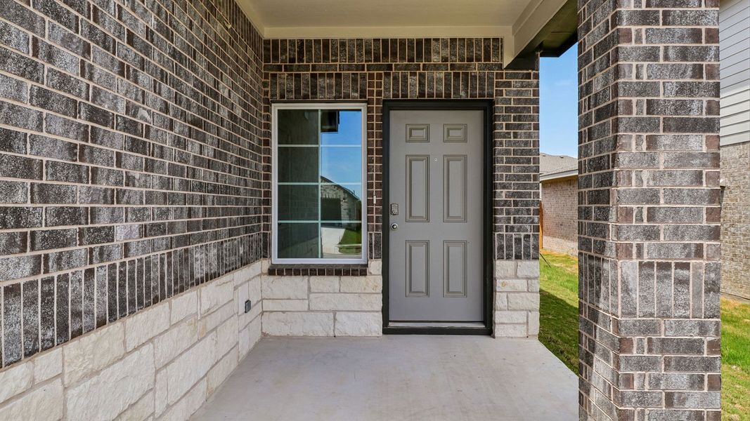 Exterior details and patio area of a home in Palomino, Manor (Image 3).