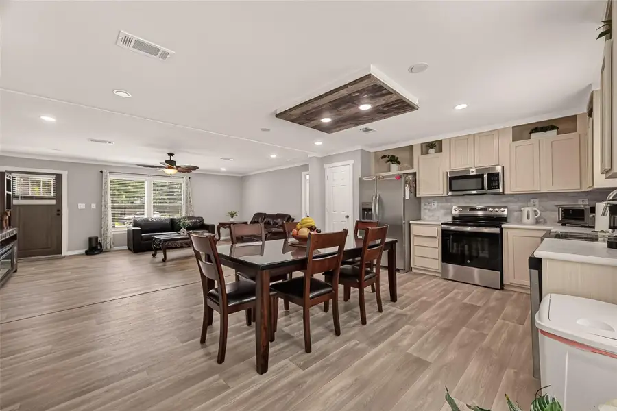 Furnished interior view inside a new home in , Baytown (Image 23).