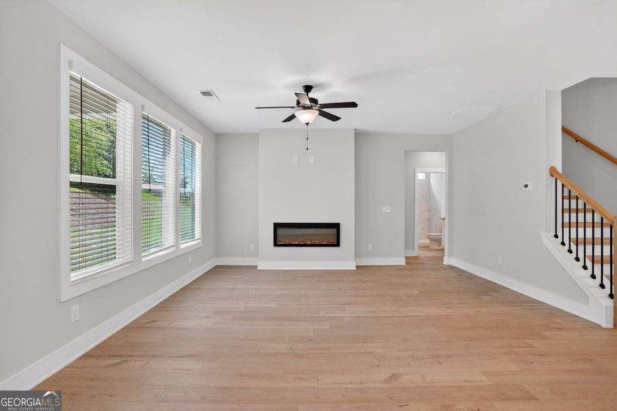 Spacious, unfurnished interior of a new home in The Fairways at Mirror Lake, Villa Rica (Image 25). Spacious, unfurnished interior of a new home in The Fairways at Mirror Lake, Villa Rica (Image 25).