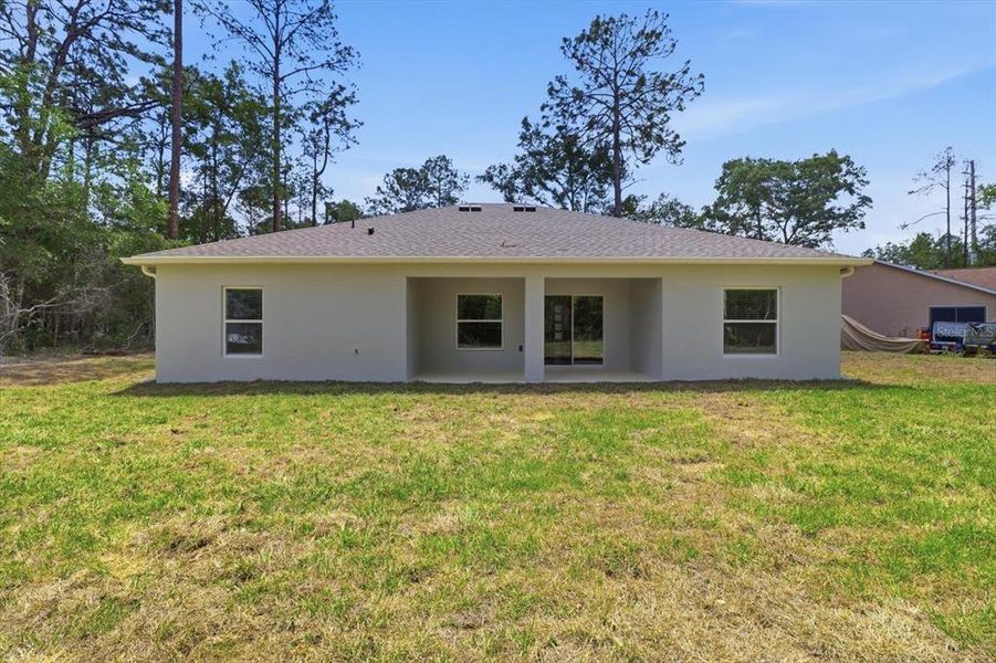 Exterior details and patio area of a home in , Dunnellon (Image 23).