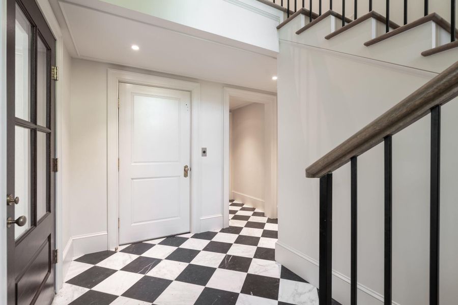 Spacious, unfurnished interior of a new home in , Charleston (Image 24).