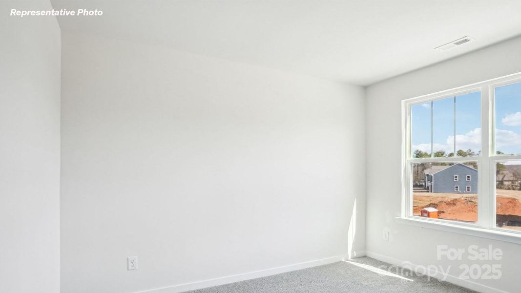 Spacious, unfurnished interior of a new home in Reedy Creek Preserve, Charlotte (Image 17).