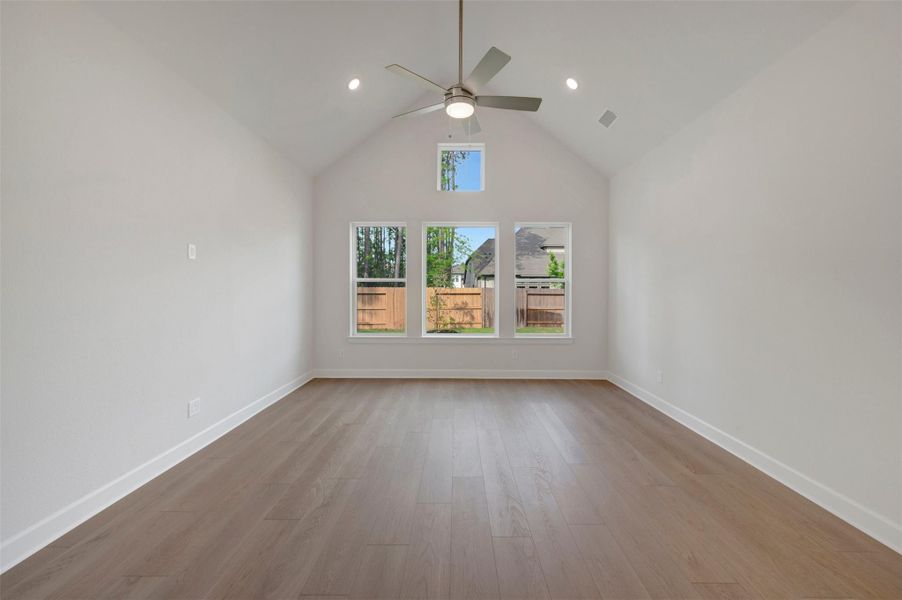 Spacious, unfurnished interior of a new home in ARTAVIA - Parkview Collection, Conroe (Image 12).