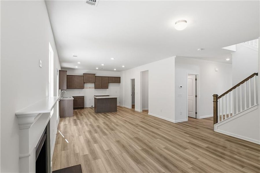 Spacious, unfurnished interior of a new home in Creekside Landing, Dallas (Image 14).