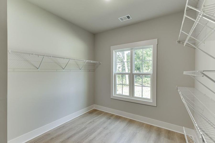 Spacious, unfurnished interior of a new home in , Jefferson (Image 36).