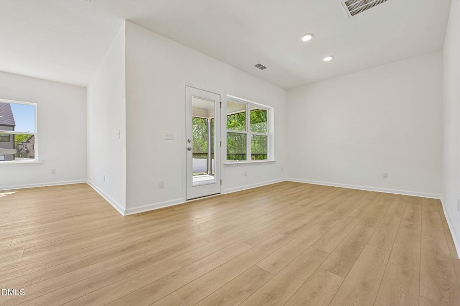 12-web-or-mls-Ken Dr-S2304-012