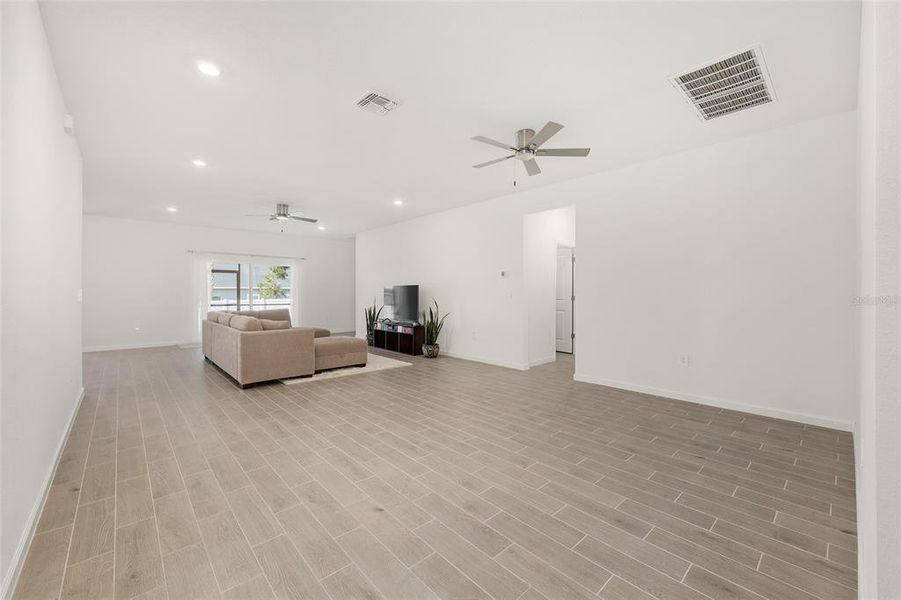 Spacious, unfurnished interior of a new home in , Ocala (Image 21).