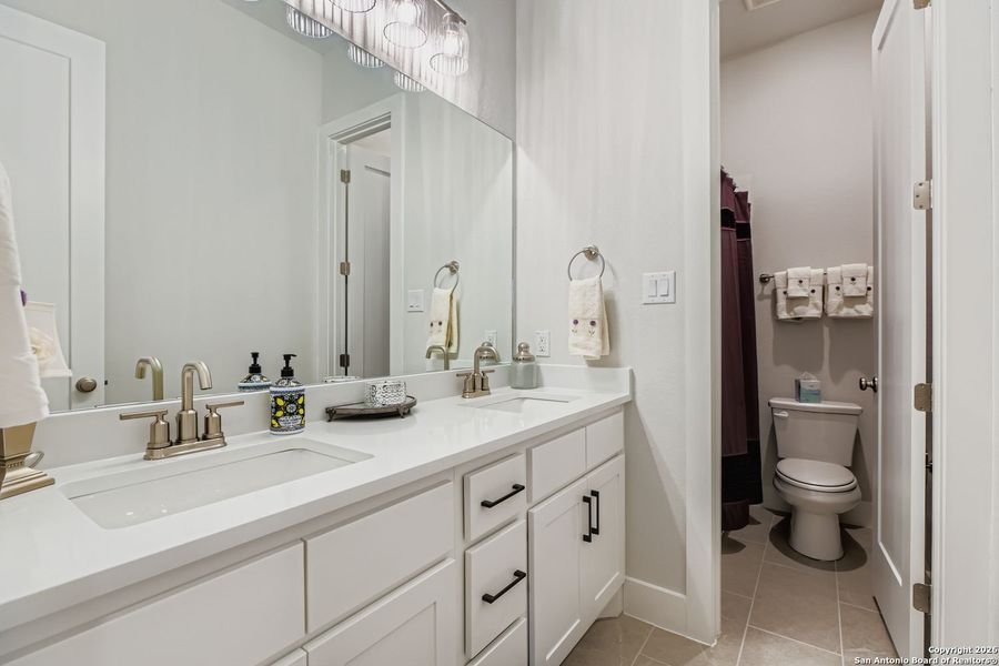 Furnished interior view inside a new home in Mesa Western, Cibolo (Image 19).