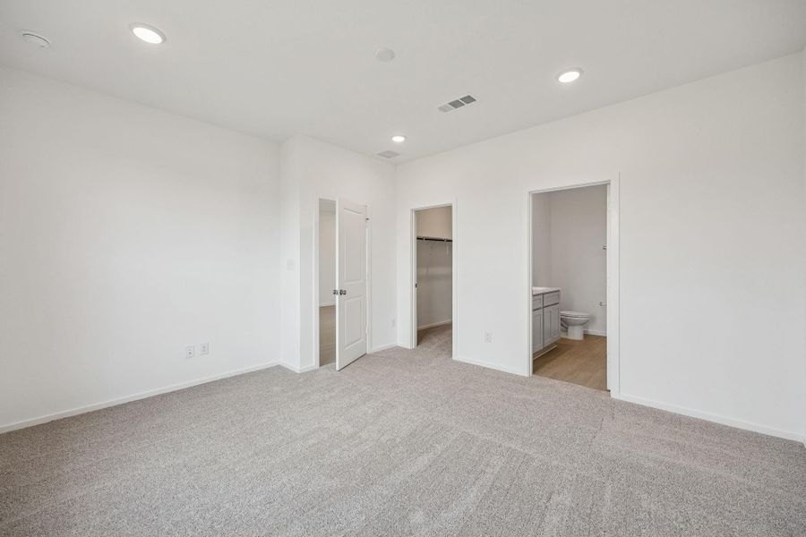 Spacious, unfurnished interior of a new home in Montgomery Bend, Montgomery (Image 21).
