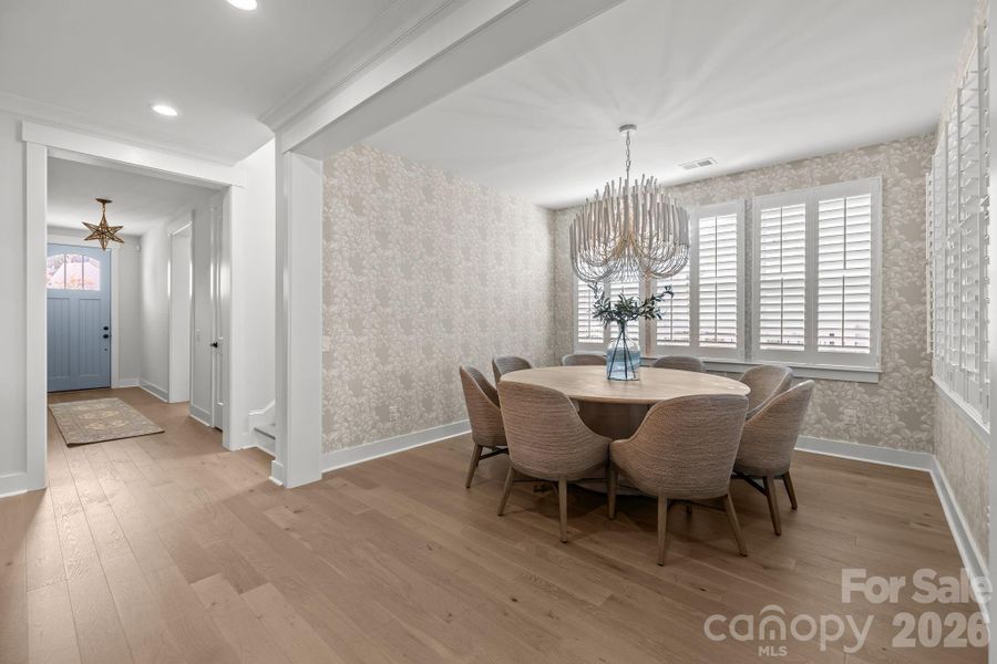 Custom Wallpaper Detail