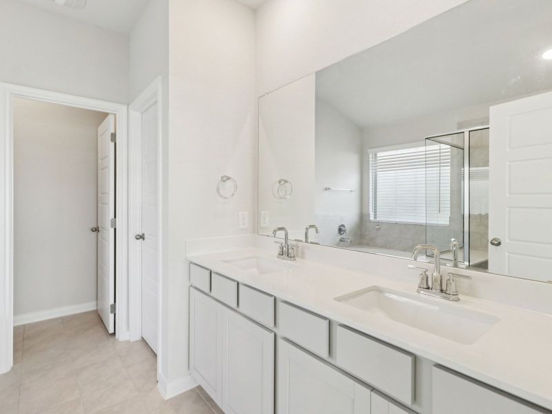 Furnished interior view inside a new home in Fox Falls, Boerne (Image 11).